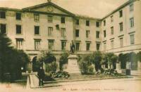 A lyoni állatorvostudományi iskola épülete egy 19. század végi fotón